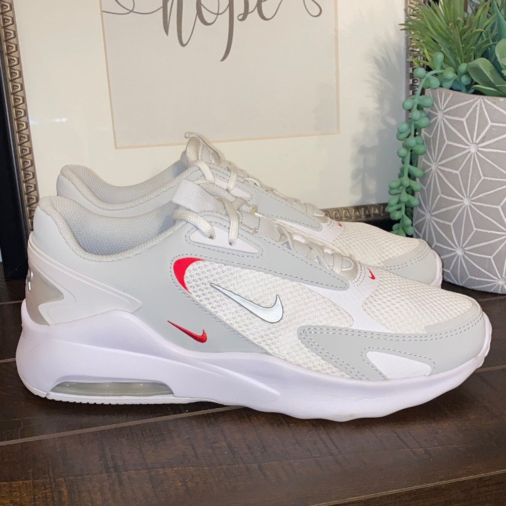 Nike Air Max Athletic Sneakers Bolt White Metallic Platinum Size 9